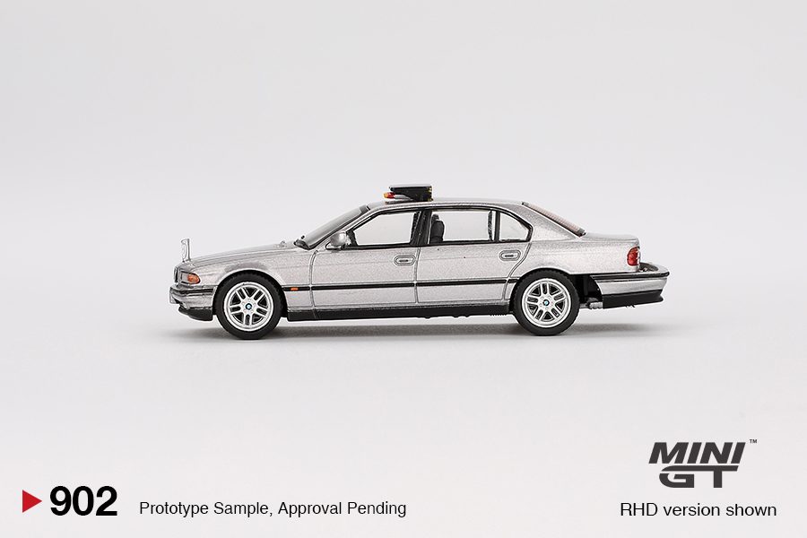MINI GT No.902 BMW 750IL "Tomorrow Never Dies" / English Blister Packaging MGT00902-007E