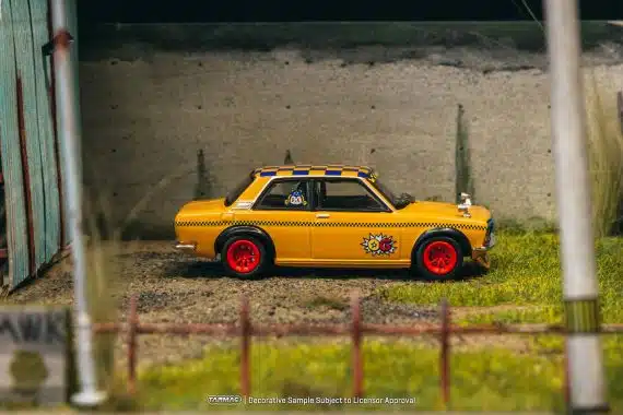 Tarmac Works 1:64 HOBBY64 Datsun 510 OG T64-052-OG