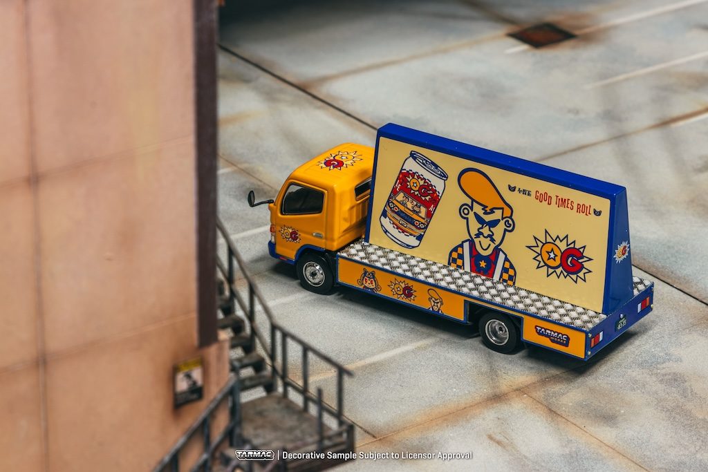 Tarmac Works 1:64 TRUCK64 Mitsubishi Fuso Canter T64T-TL002-OG