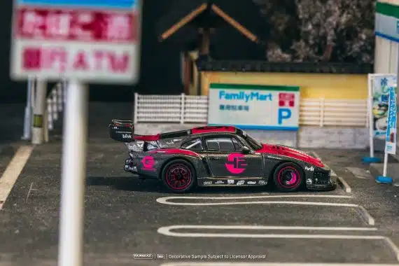 Tarmac Works 1:64 HOBBY64 Bisimoto Porsche 935 K3V Model Car