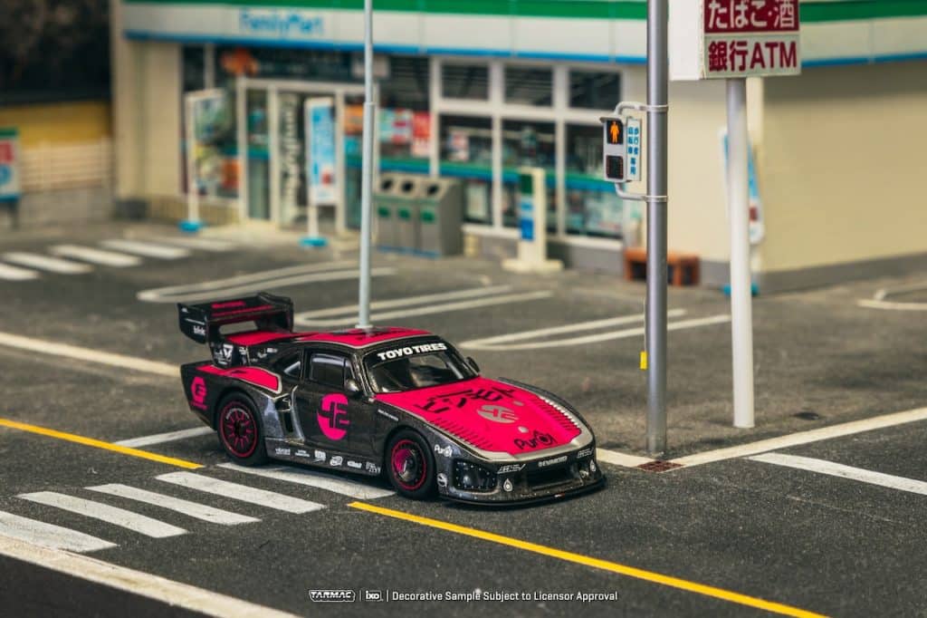 Tarmac Works 1:64 HOBBY64 Bisimoto Porsche 935 K3V Model Car