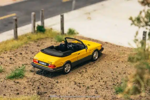 Tarmac Works 1:64 GLOBAL64 Saab 900 Turbo Convertible Yellow T64G-067-YE