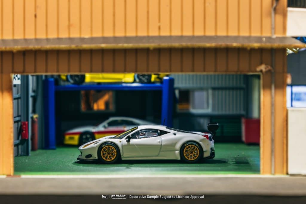 Tarmac Works 1:64 ROAD64 Ferrari 458 Italia GT3 White T64R-074-WH