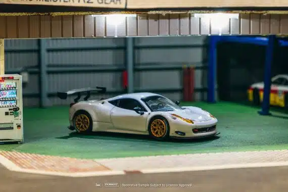 Tarmac Works 1:64 ROAD64 Ferrari 458 Italia GT3 White T64R-074-WH
