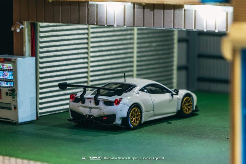 Tarmac Works 1:64 ROAD64 Ferrari 458 Italia GT3 White T64R-074-WH