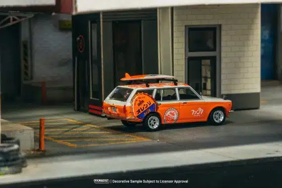 Tarmac Works 1:64 GLOBAL64 Datsun Bluebird 510 Wagon FANTA T64G-026-FA