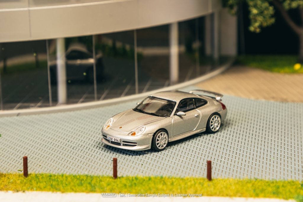 Tarmac Works 1:64 GLOBAL64 Porsche 911 GT3 (type 996) Silver T64G-069-SL