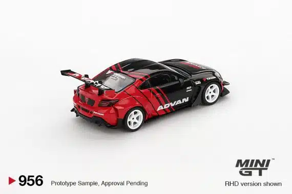 MINI GT No.956 Toyota GR86 HKS TYPE R ADVAN 2022 Tokyo Auto Salon MGT00956