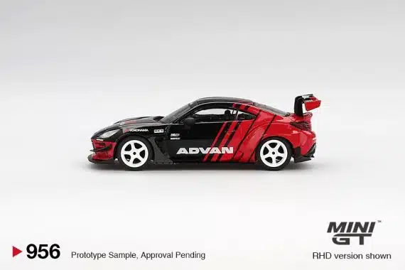 MINI GT No.956 Toyota GR86 HKS TYPE R ADVAN 2022 Tokyo Auto Salon MGT00956