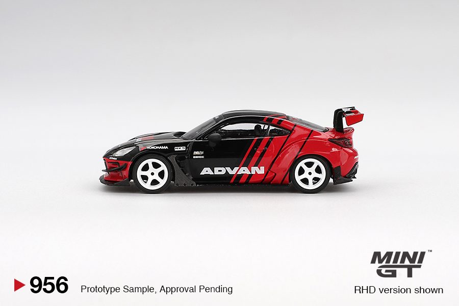 MINI GT No.956 Toyota GR86 HKS TYPE R ADVAN 2022 Tokyo Auto Salon MGT00956