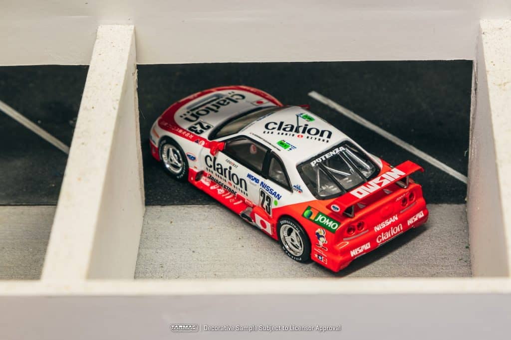 Tarmac Works 1:64 HOBBY64 Nissan NISMO GT-R LM 24h of Le Mans 1995 Presentation T64-067-95LM23