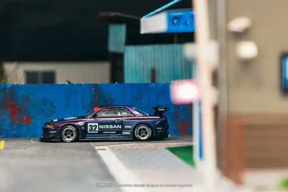 Tarmac Works 1:64 GLOBAL64 Nissan Skyline (R32) Widebody Midnight purple
