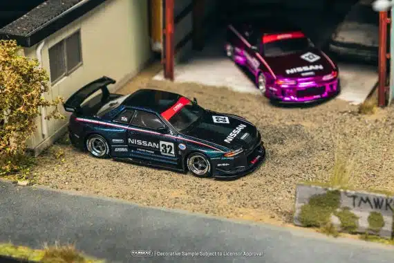 Tarmac Works 1:64 GLOBAL64 Nissan Skyline (R32) Widebody Midnight purple