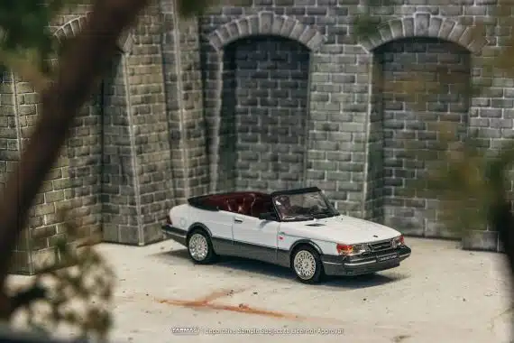 Tarmac Works 1:64 GLOBAL64 Saab 900 Turbo Convertible White T64G-067-WH