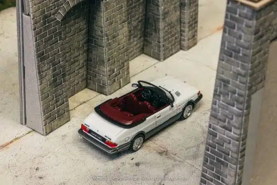 Tarmac Works 1:64 GLOBAL64 Saab 900 Turbo Convertible White T64G-067-WH