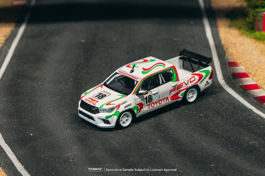 Tarmac Works 1:64 HOBBY64 Toyota Hilux White T64-041-WH2