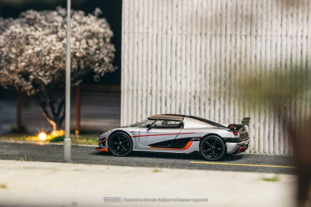 Tarmac Works 1:64 GLOBAL64 Koenigsegg Agera RS Moon Silver / Black T64G-TL005-MS
