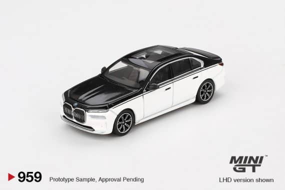 MINI GT No.959 BMW i7 xDrive60 Alpine White / Black Sapphire MGT00959