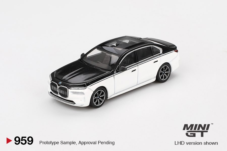 MINI GT No.959 BMW i7 xDrive60 Alpine White / Black Sapphire MGT00959