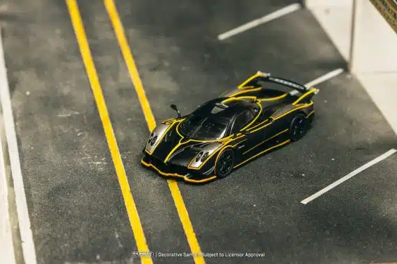 Tarmac Works 1:64 GLOBAL64 Pagani Huayra R Matt Black / Silver T64G-TL035-MBS