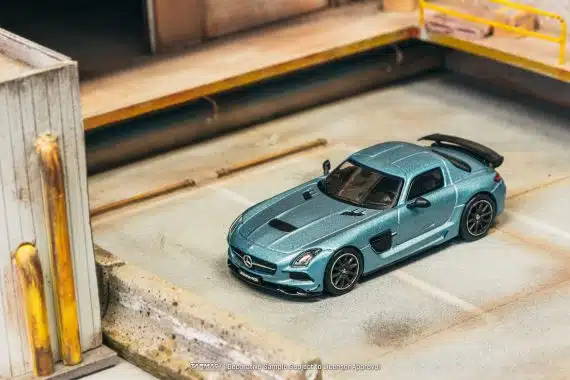 Tarmac Works 1:64 GLOBAL64 Mercedes-Benz SLS AMG Coupé Black Series Matte Blue