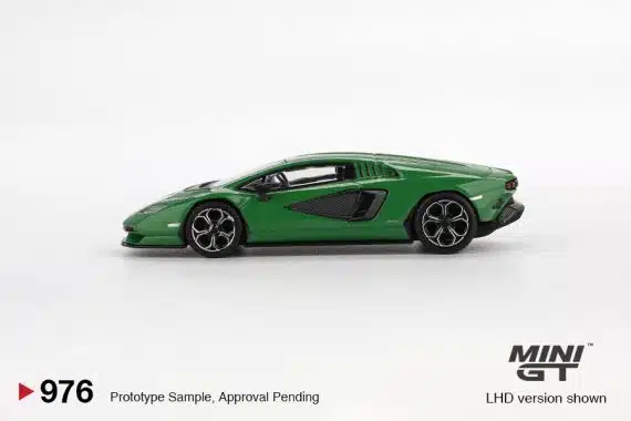 MINI GT No.976 Lamborghini Countach LPI 800-4 Verde Medio MGT00976