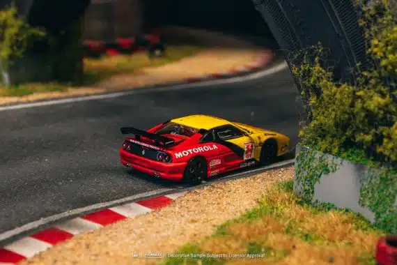 Tarmac Works 1:64 HOBBY64 Ferrari F355 Challenge World Challenge Series 2000 Matt Drendel T64-083-00WCS54