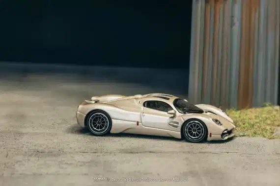 Tarmac Works 1:64 GLOBAL64 Pagani Utopia Rinascimento T64G-TL055-BI