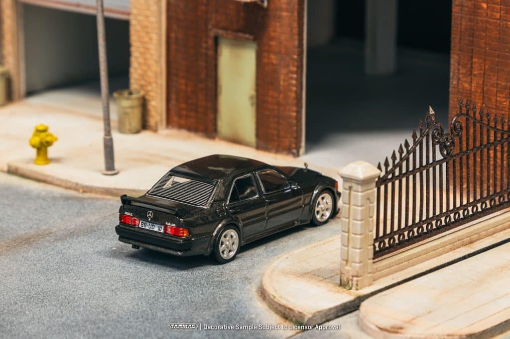 Tarmac Works 1:64 GLOBAL64 Mercedes-Benz 190 E 2.5-16 EVO 1 Blue-Black metallic T64G-057-BK