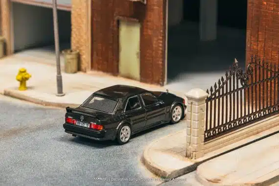 Tarmac Works 1:64 GLOBAL64 Mercedes-Benz 190 E 2.5-16 EVO 1 Blue-Black metallic T64G-057-BK