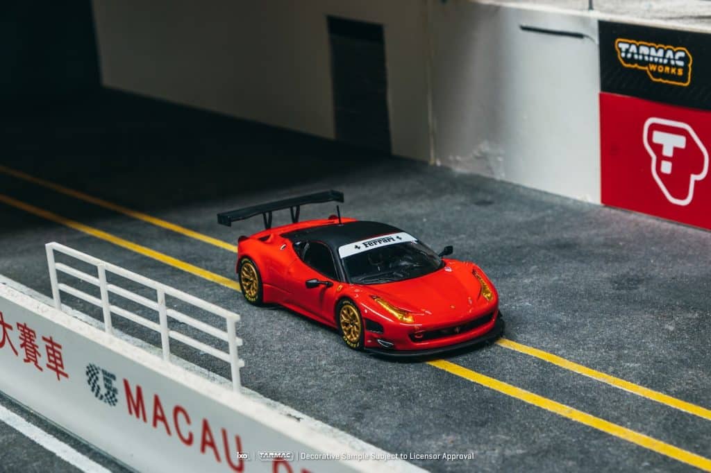 Tarmac Works 1:64 ROAD64 Ferrari 458 Italia GT3 Red T64R-073-RE