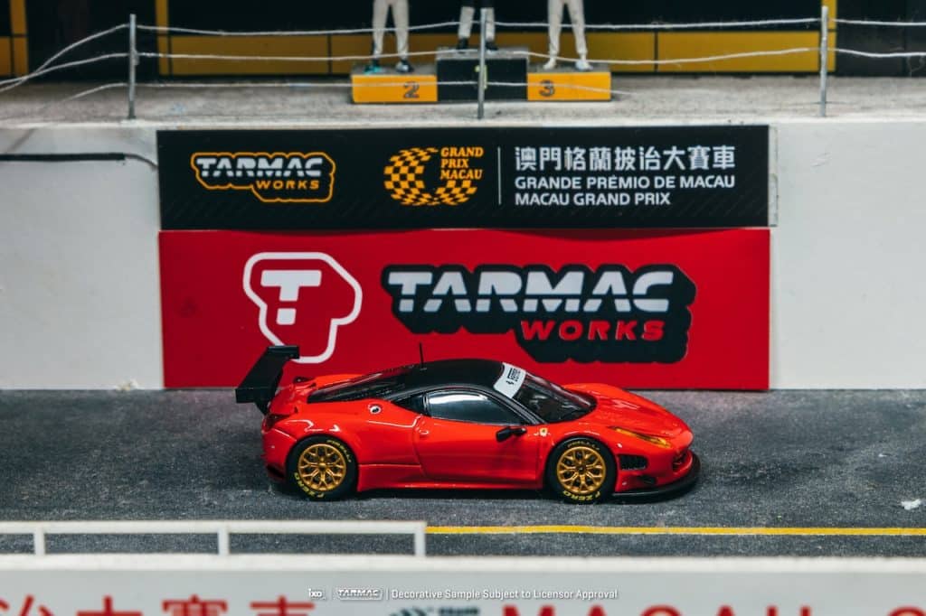 Tarmac Works 1:64 ROAD64 Ferrari 458 Italia GT3 Red T64R-073-RE