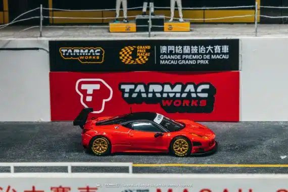 Tarmac Works 1:64 ROAD64 Ferrari 458 Italia GT3 Red T64R-073-RE