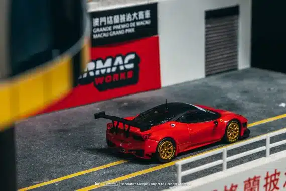 Tarmac Works 1:64 ROAD64 Ferrari 458 Italia GT3 Red T64R-073-RE