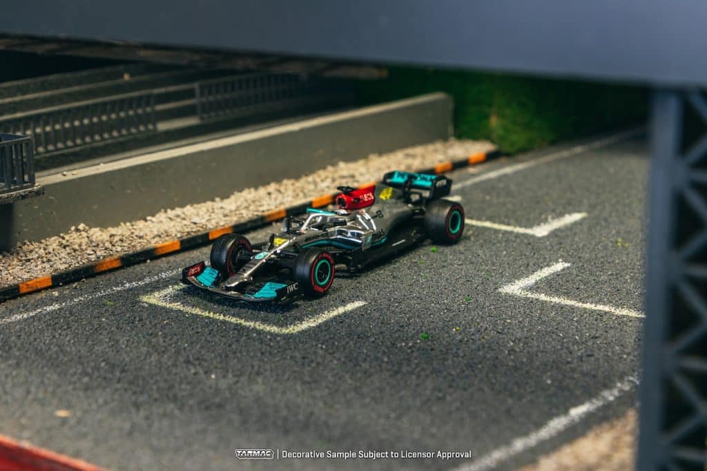 Tarmac Works 1:64 GLOBAL64 Mercedes-AMG F1 W12 E Performance Las Vegas Grand Prix Launch Party T64G-F037-LV