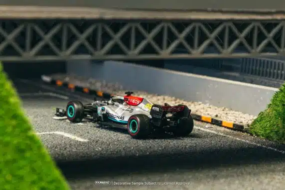 Tarmac Works 1:64 GLOBAL64 Mercedes-AMG F1 W12 E Performance Las Vegas Grand Prix Launch Party T64G-F037-LV