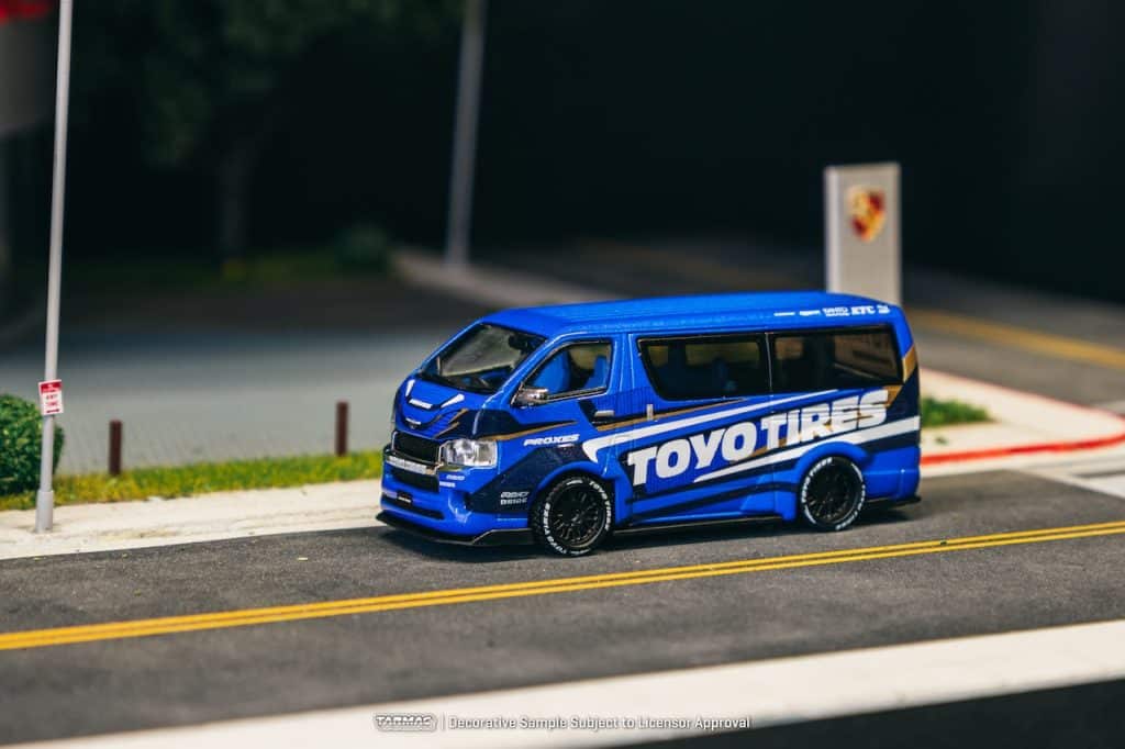 Tarmac Works 1:64 HOBBY64 Toyota Hiace Widebody Toyo Tires T64-038-TOYO