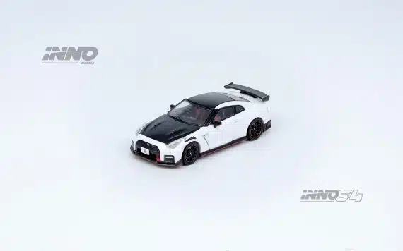 INNO64 1:64 NISSAN GT-R (R35) NISMO White IN64-R35N-WHI