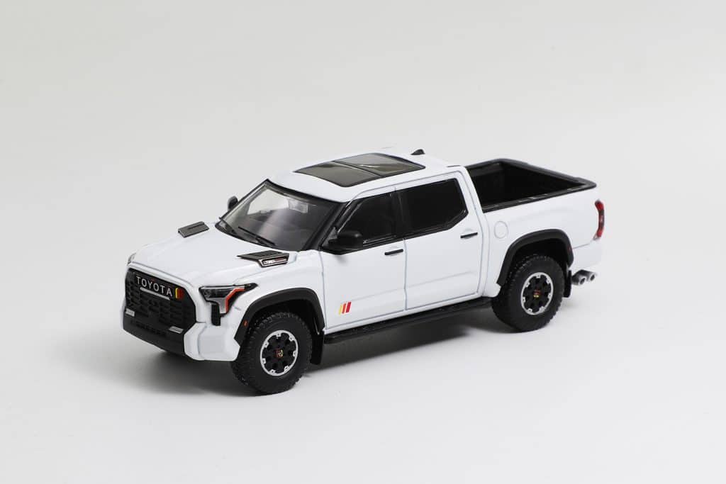 GCD 1:64 Toyota Tundra - White KS-064-490