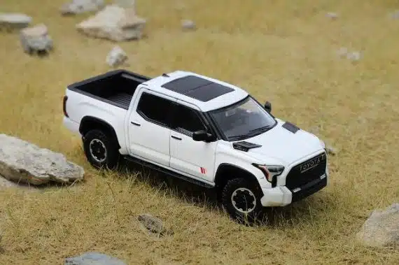 GCD 1:64 Toyota Tundra - White KS-064-490