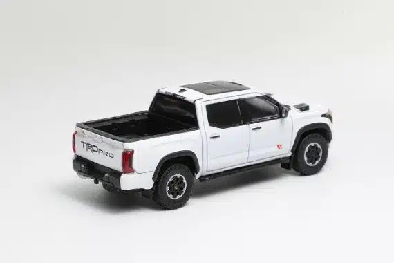 GCD 1:64 Toyota Tundra - White KS-064-490