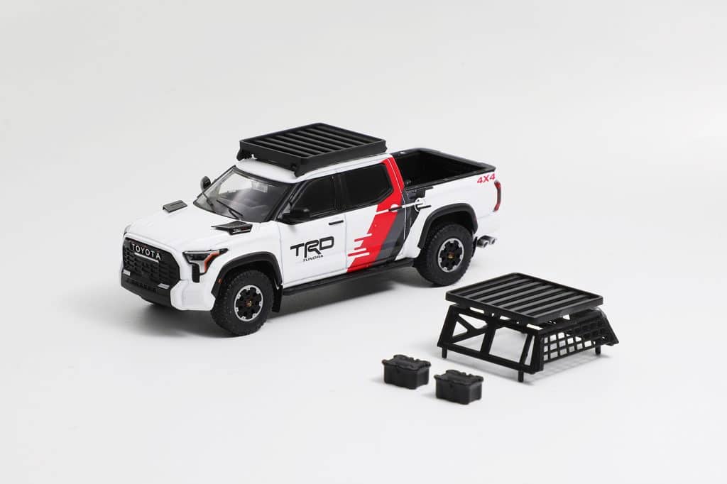 GCD 1:64 Toyota Tundra - White with Red and Black（with accessories）KS-064-494