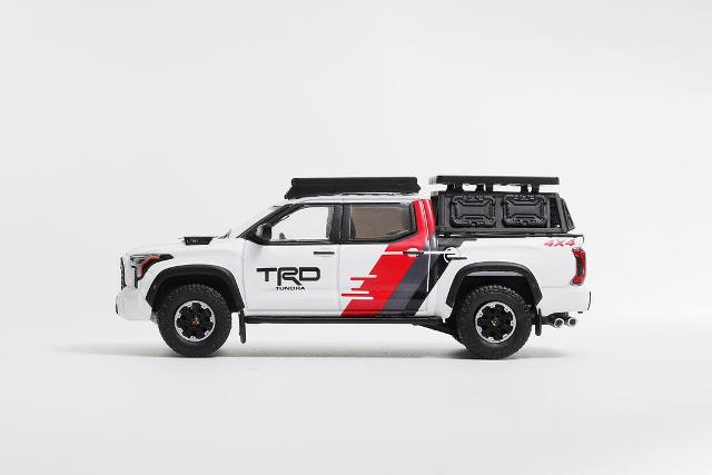 GCD 1:64 Toyota Tundra - White with Red and Black（with accessories）KS-064-494