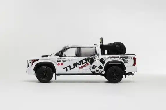 GCD 1:64 Toyota Tundra - White with Panda（with accessories）KS-064-495
