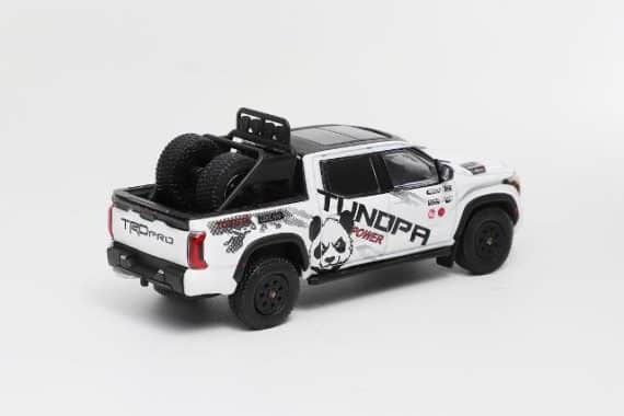 GCD 1:64 Toyota Tundra - White with Panda（with accessories）KS-064-495