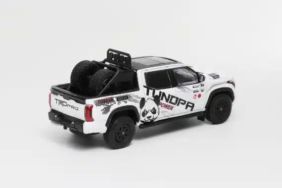 GCD 1:64 Toyota Tundra - White with Panda（with accessories）KS-064-495