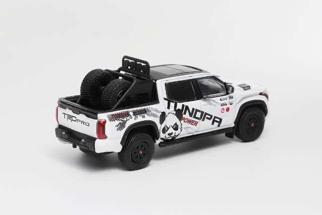 GCD 1:64 Toyota Tundra - White with Panda（with accessories）KS-064-495