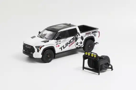 GCD 1:64 Toyota Tundra - White with Panda（with accessories）KS-064-495