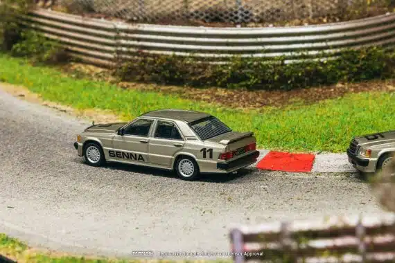 Tarmac Works 1:64 GLOBAL64 Mercedes-Benz 190 E 2.3-16 Race of Champion 1984 Ayrton Senna T64G-047-84ROC11