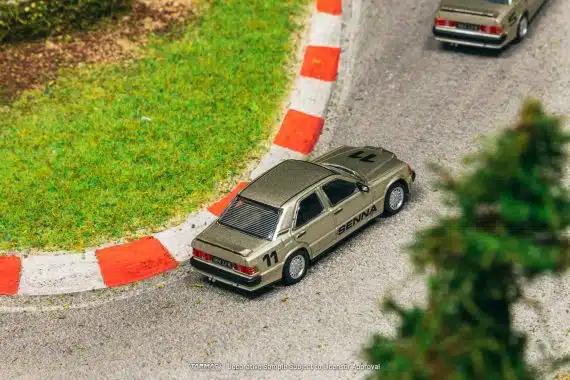 Tarmac Works 1:64 GLOBAL64 Mercedes-Benz 190 E 2.3-16 Race of Champion 1984 Ayrton Senna T64G-047-84ROC11